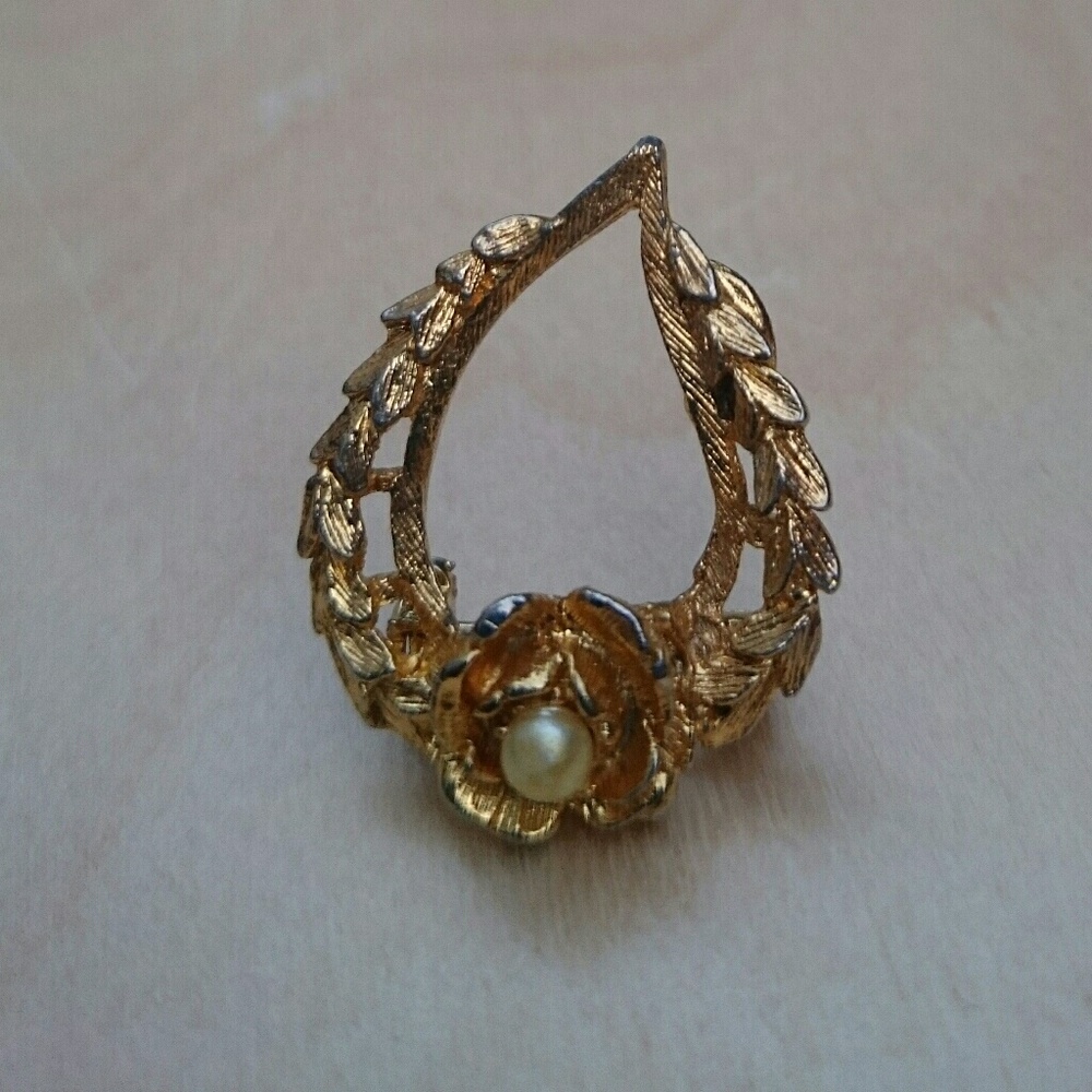 Golden Pearl Wreath-Discount Shipping til 1:30est!